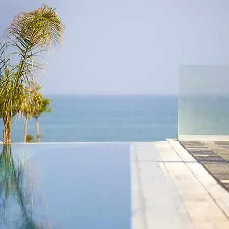 Villa Sleeps 8 With Pool And Air Con
