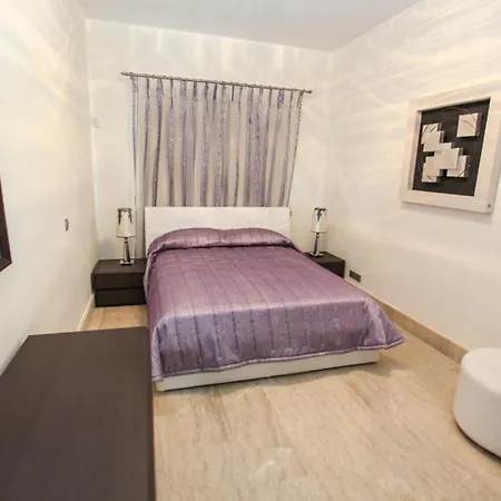 Villa Sleeps 8 With Pool And Air Con *