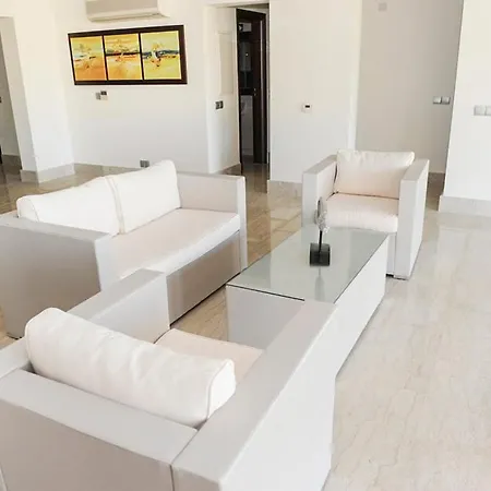 Sleeps 8 With Pool And Air Con Villa *