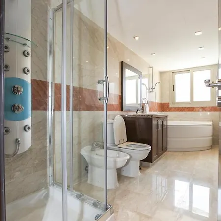 Villa Sleeps 8 With Pool And Air Con *