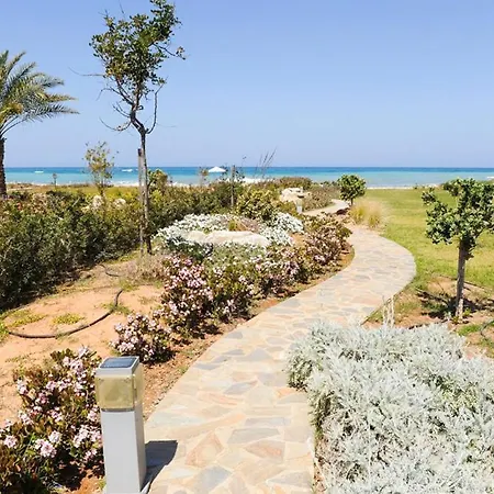Sleeps 8 With Pool And Air Con *
