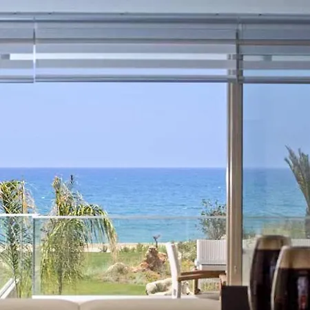 Sleeps 8 With Pool And Air Con *