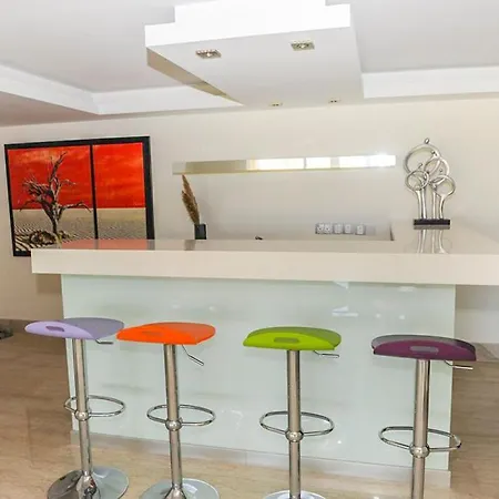 Sleeps 8 With Pool And Air Con Villa Mavroli