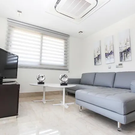 Sleeps 8 With Pool And Air Con Villa Mavroli